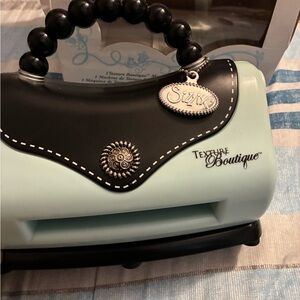 Sizzix Cardmaking and Embossing Machine in Black and Light Blue